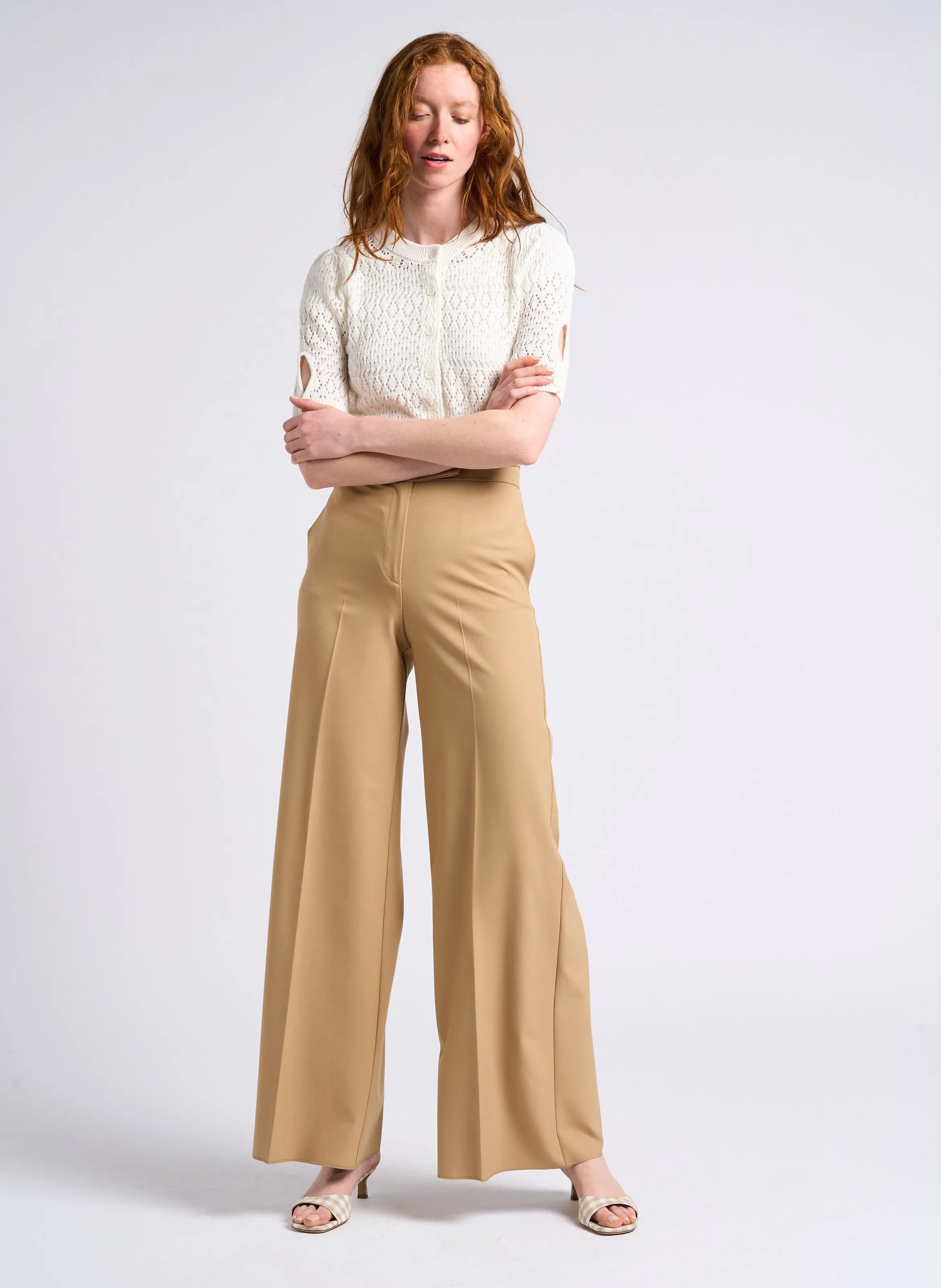 CARONTE - Pantalón de talle alto con pinzas y bordes sin rematar en beige