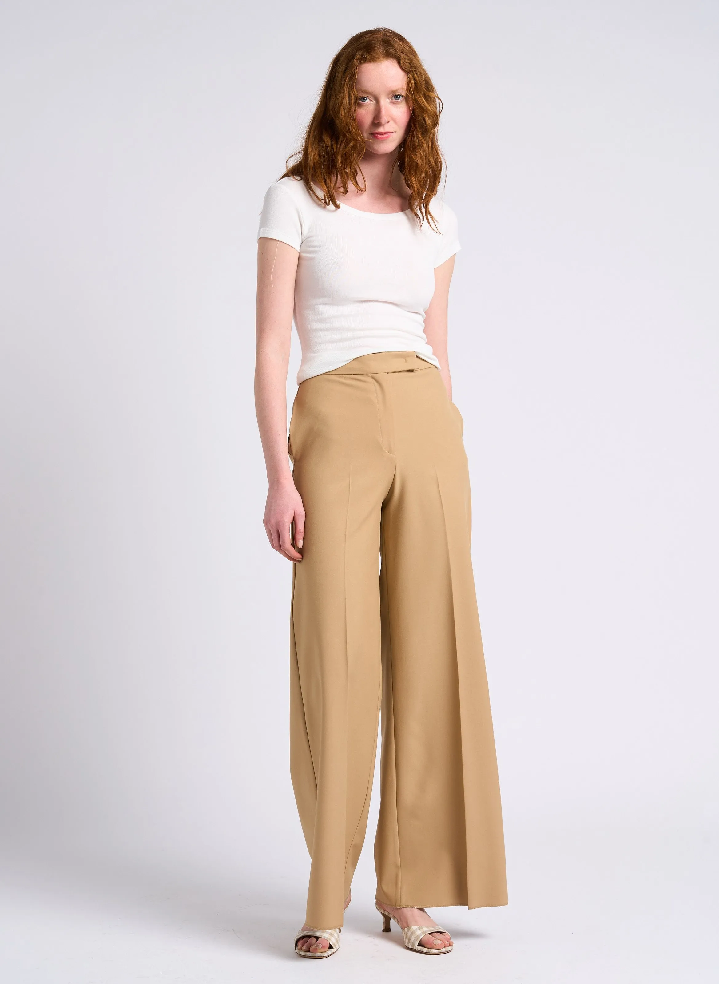 CARONTE - Pantalón de talle alto con pinzas y bordes sin rematar en beige