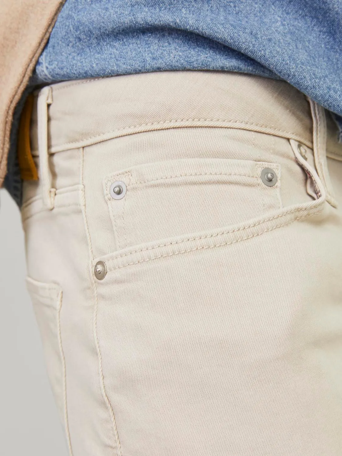 JJIMIKE JJEVAN CJ 977 MOONBEAM Vaqueros de corte tapered | Beige | Jack & Jones®