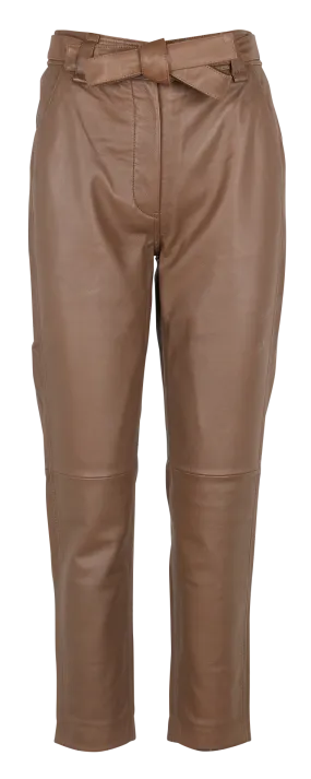 LINDIE LEATHER - Pantalón tapered efecto piel en marron