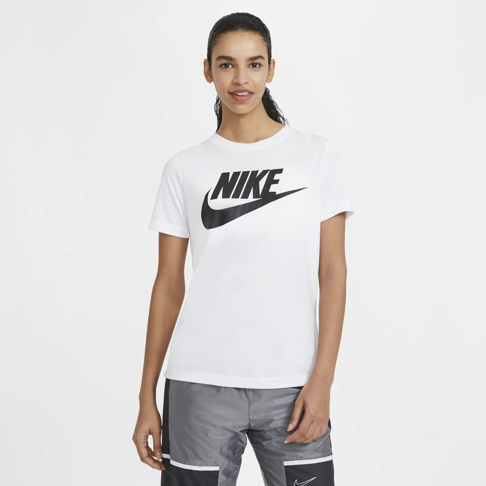 Nike Sportswear Essential Tee