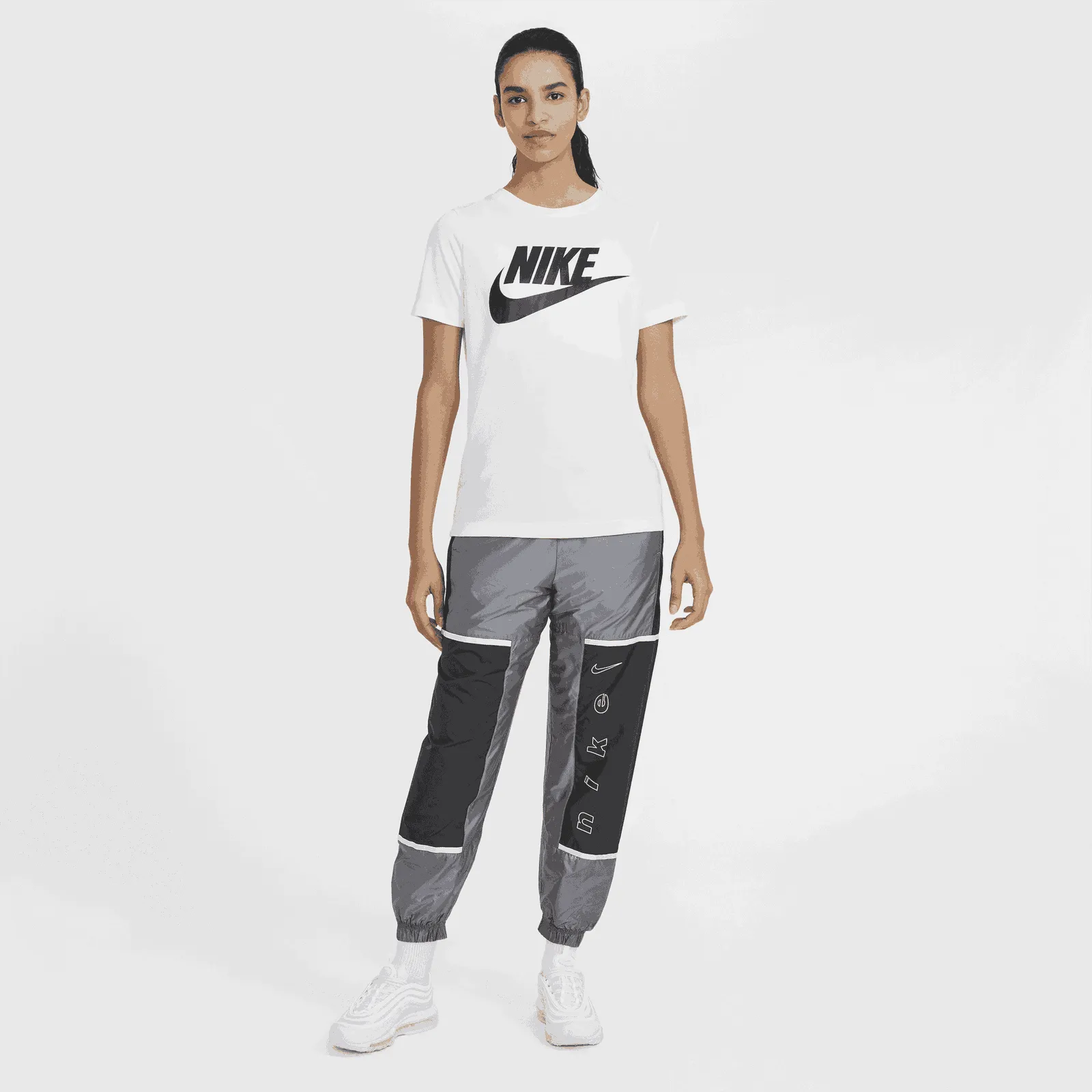 Nike Sportswear Essential Tee