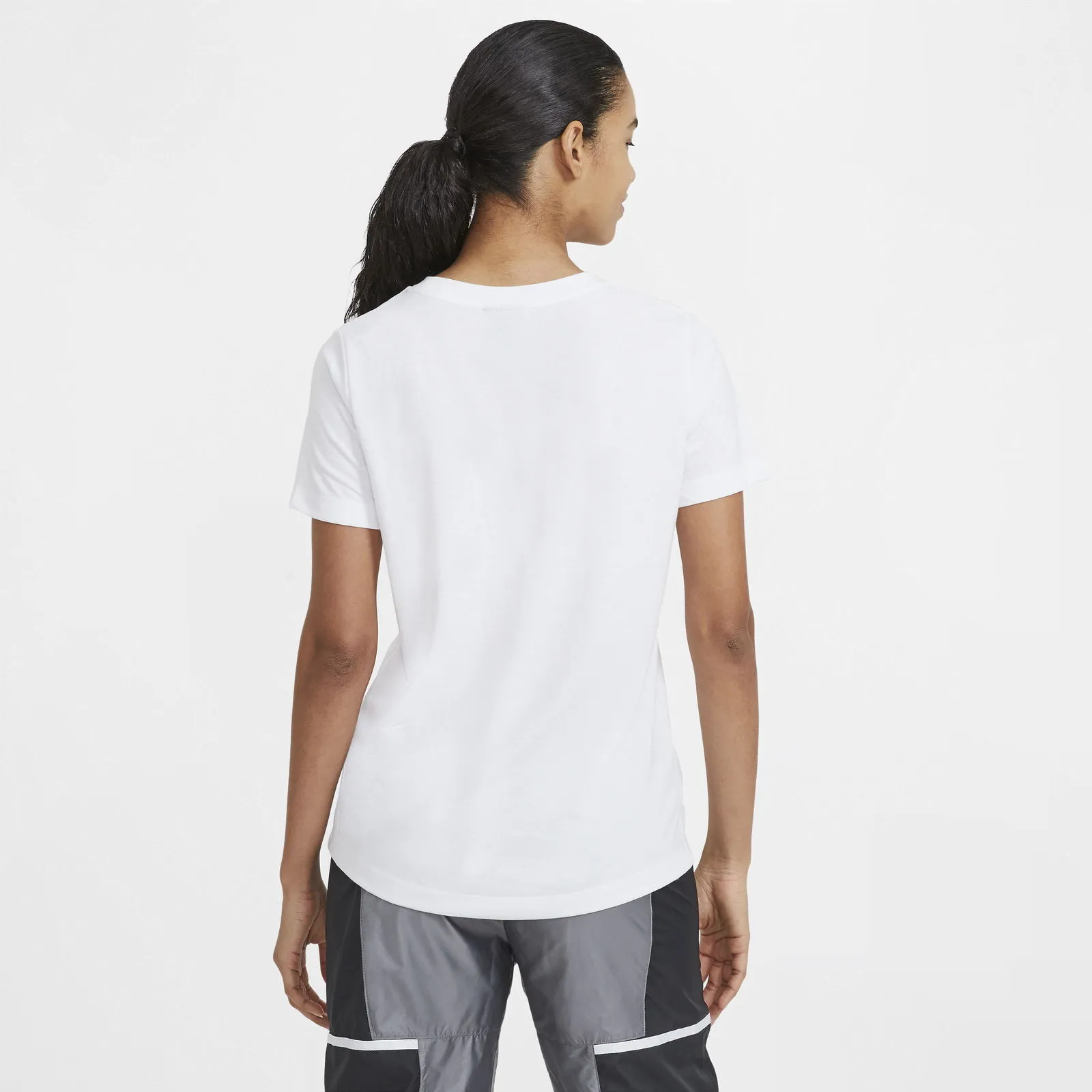 Nike Sportswear Essential Tee