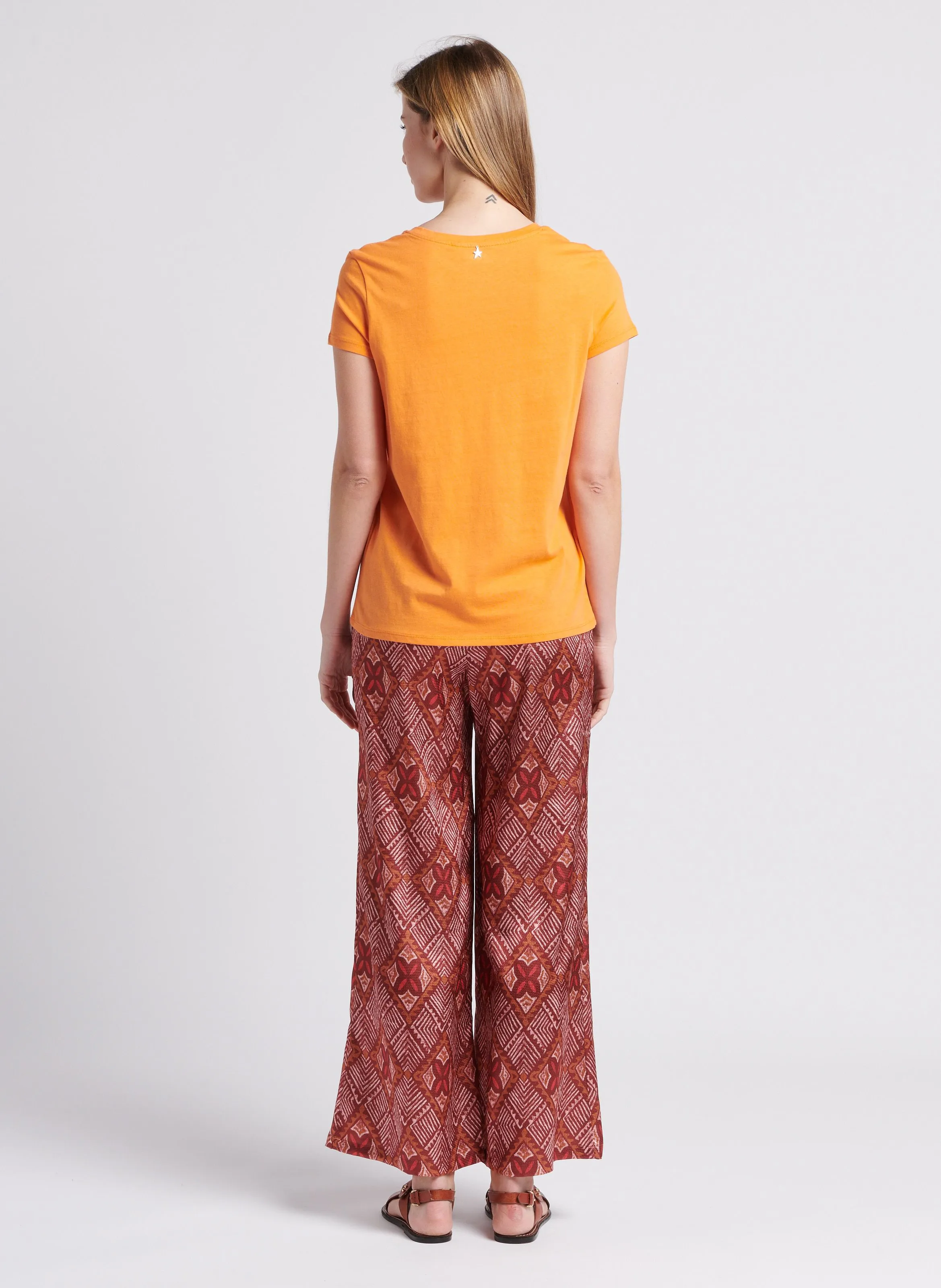 Pantalón ancho estampado de talle alto en naranja