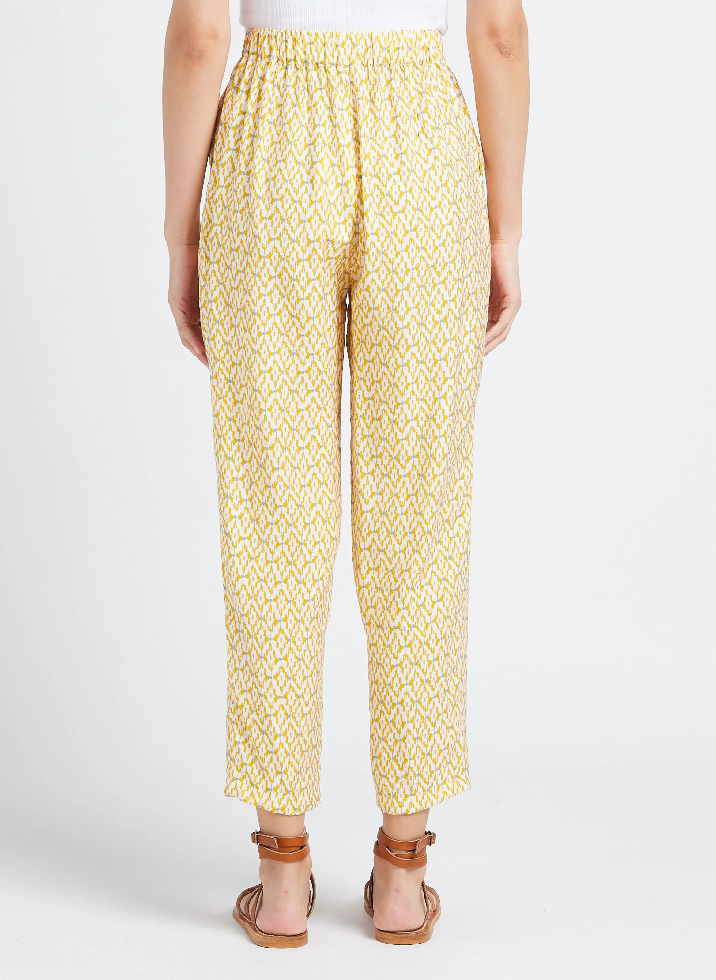 Pantalón recto estampado en amarillo