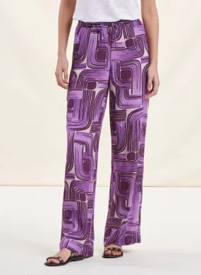 Pantalón recto fluido con estampado gráfico en violeta