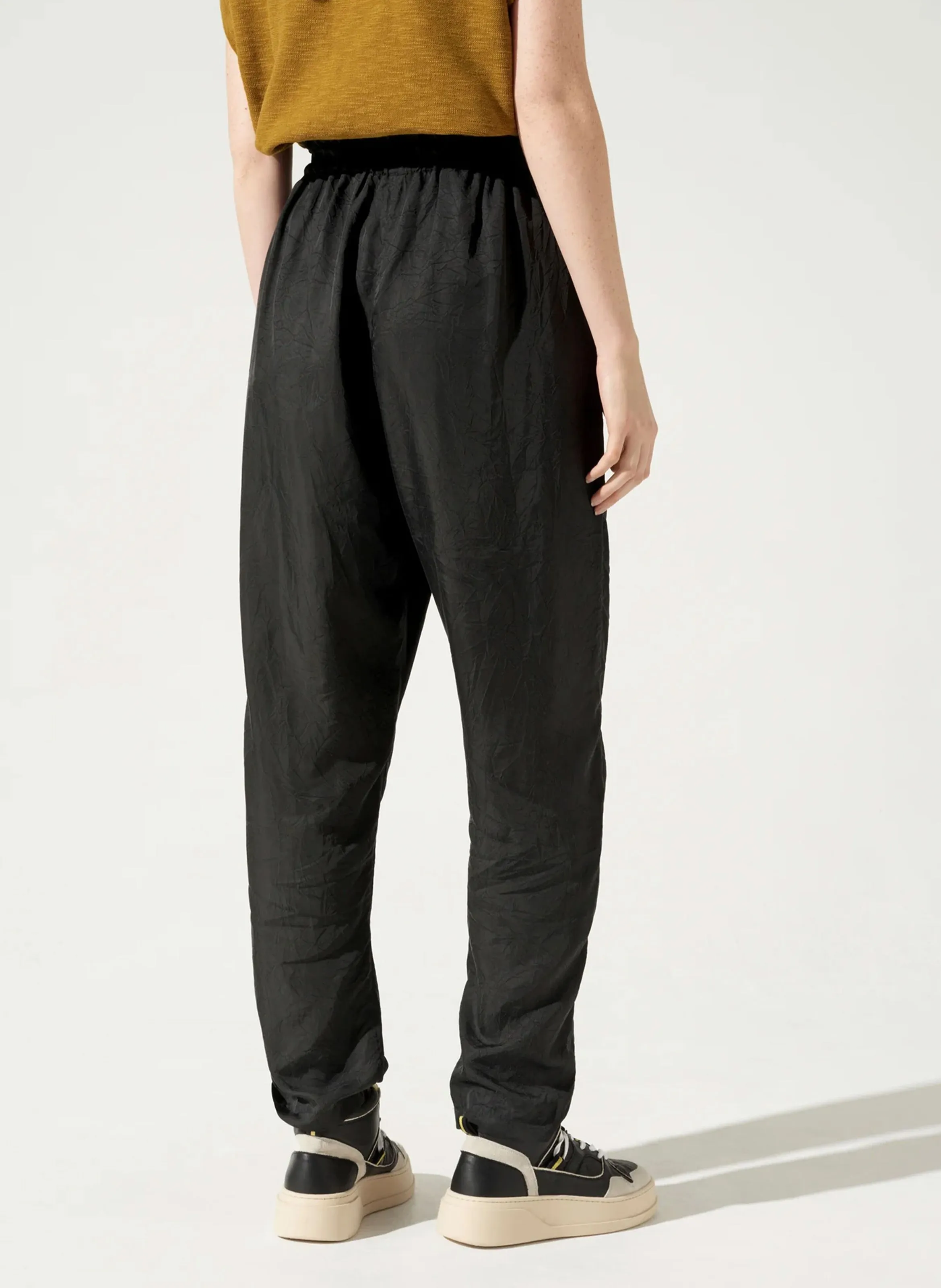 Pantalón sarouel de talle alto en negro