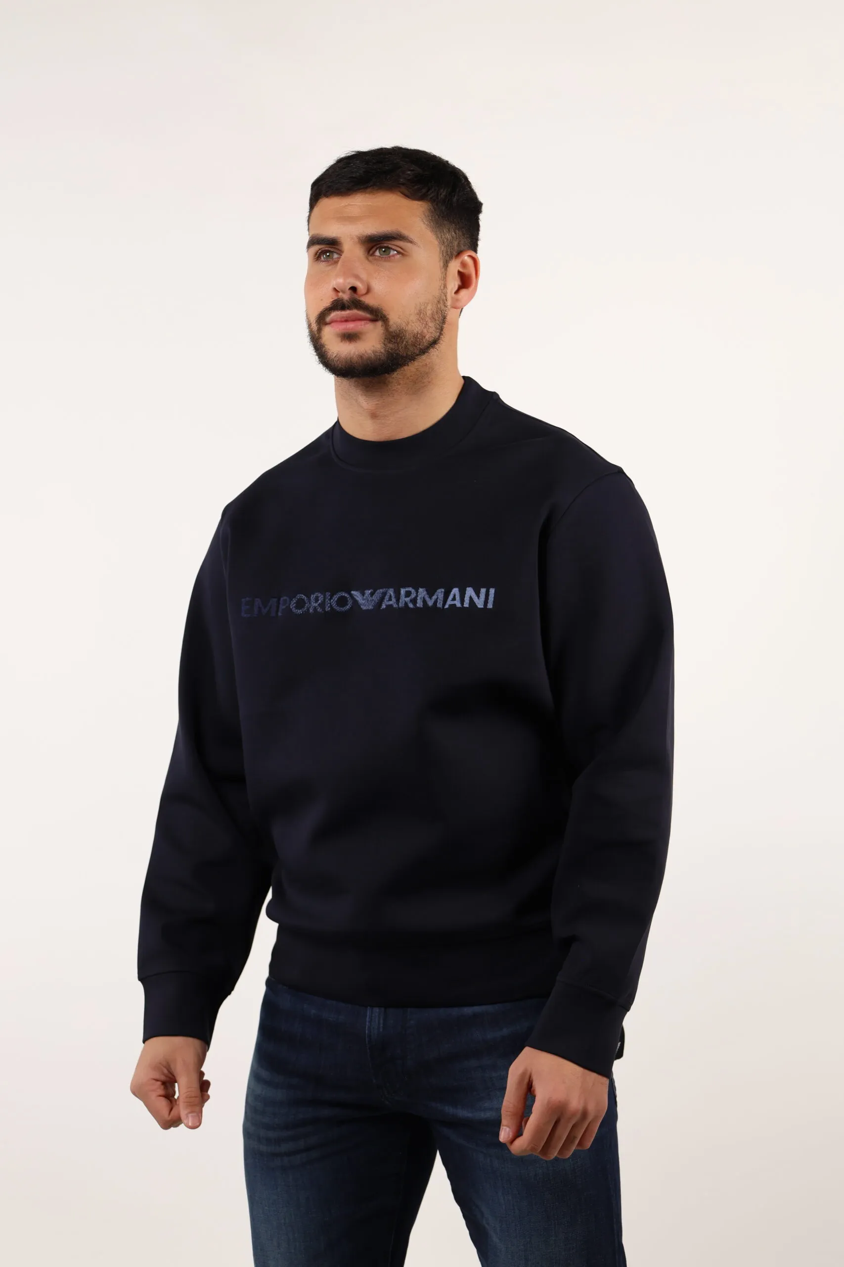 Sudadera azul oscura con maxilogo 