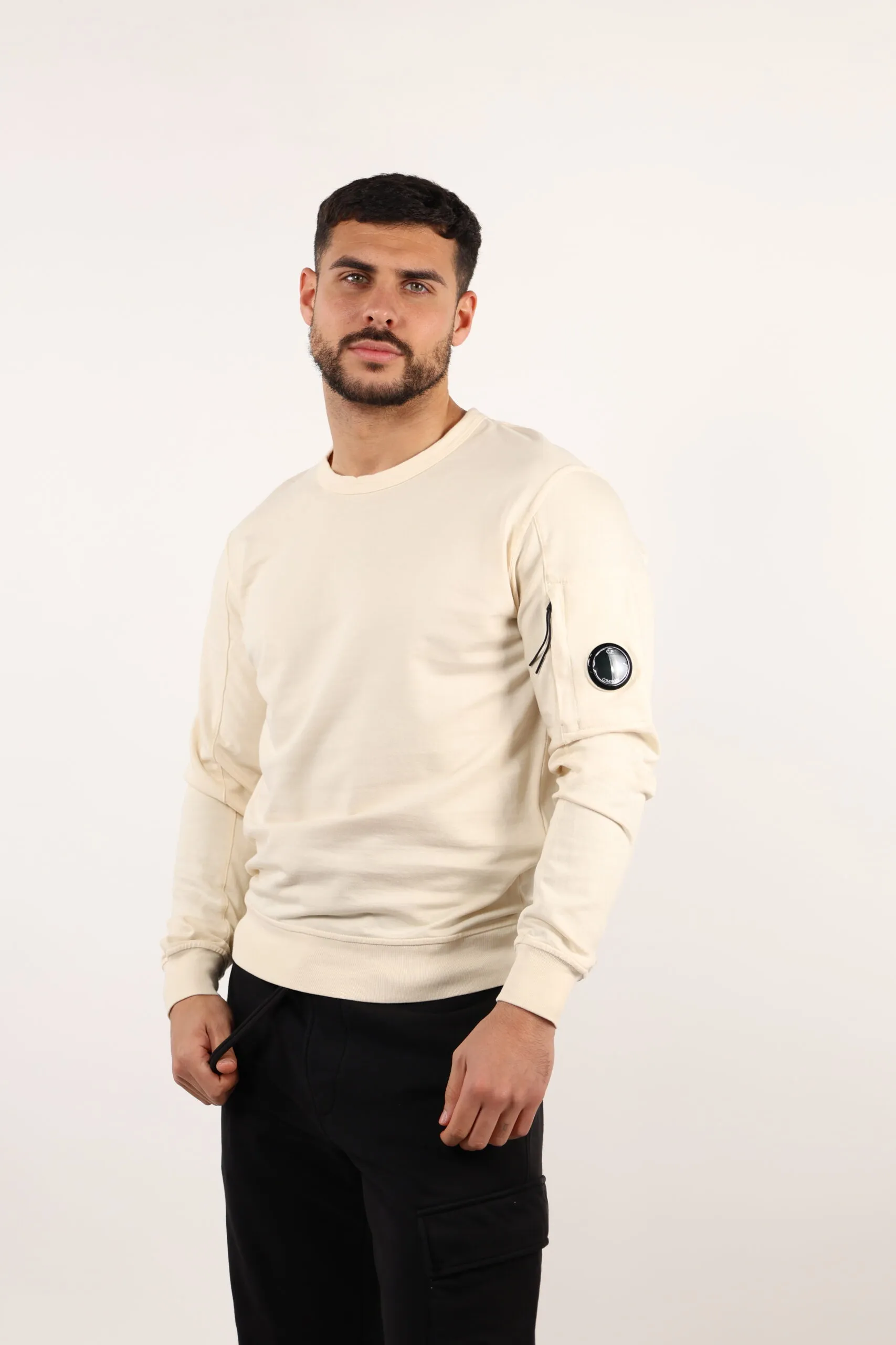 Sudadera beige con bolsillo y minilogo lente