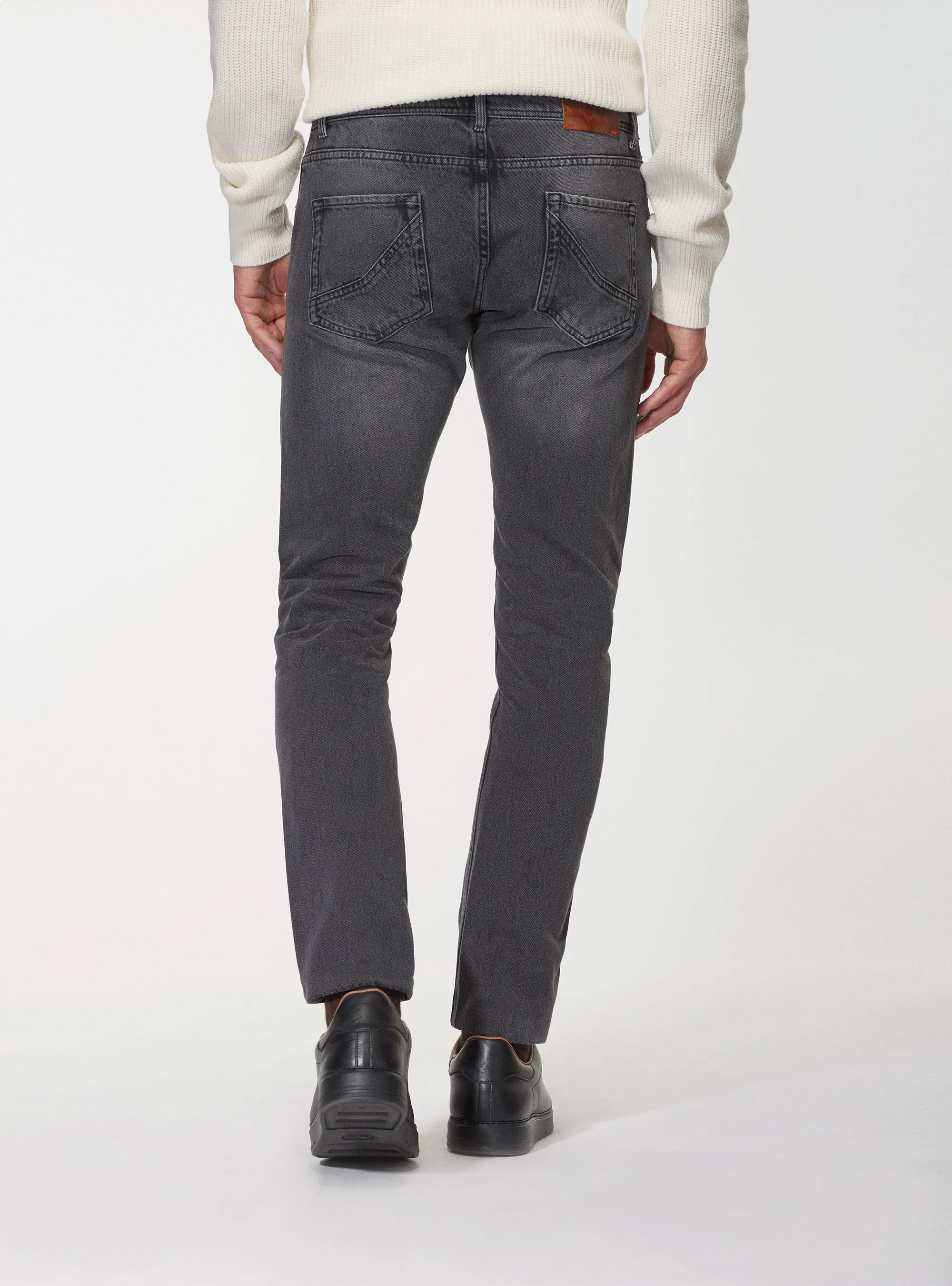 Vaqueros regular fit gris oscuro